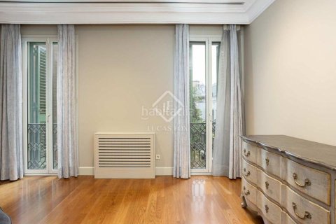 Купить квартиру в Эшампле, Испания с 4 спальни, 196м², № 2769 - фото 25