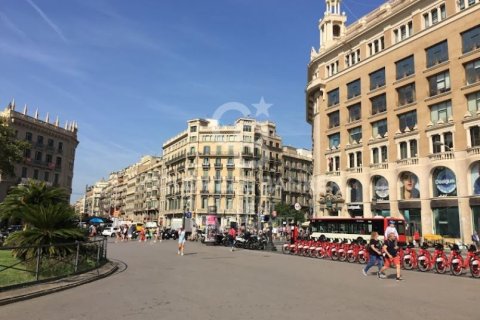 Снять в аренду коммерческую недвижимость в Барселона, Испания 6189м², № 8013 - фото 4