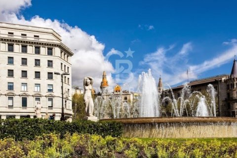 Снять в аренду коммерческую недвижимость в Барселона, Испания 6189м², № 8013 - фото 2