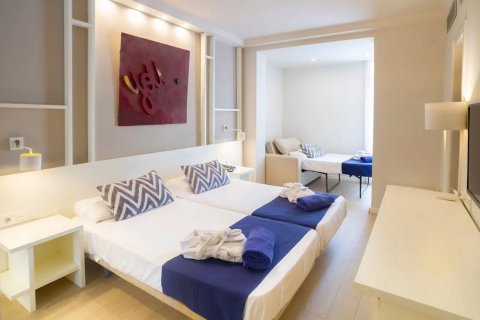 Купить коммерческую недвижимость в Ситжес, Испания 2914м², № 1445 - фото 3