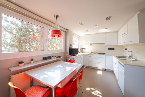 Купить квартиру в Барселона, Испания с 5 комнат, 205м², № 1451 - фото 4