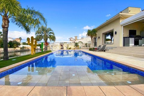 5 bedrooms house for sale in Empuriabrava, Girona, Catalonia, Spain № 6760 - photo 2