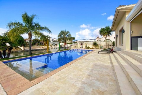 5 bedrooms house for sale in Empuriabrava, Girona, Catalonia, Spain № 6760 - photo 5