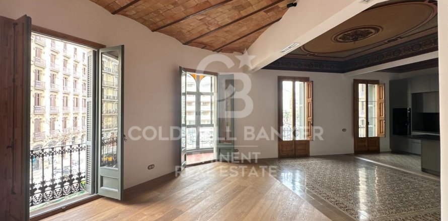 3 bedrooms apartment for sale in Barcelona, Catalonia, Spain № 5253