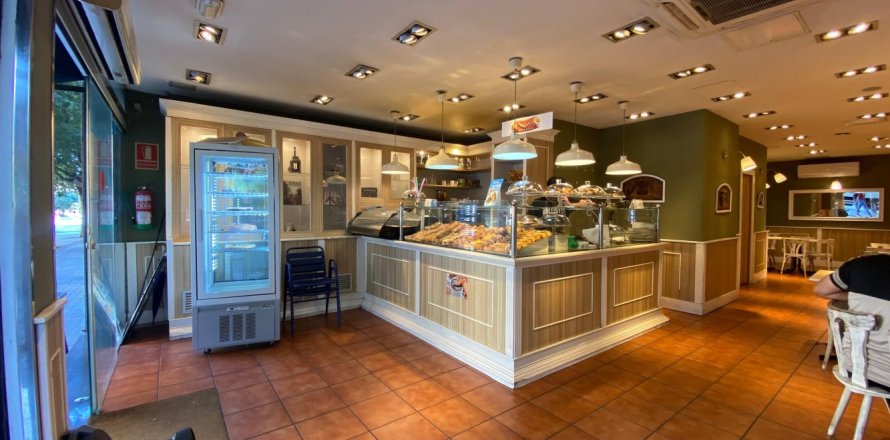 Коммерческая недвижимость 198м² в Сан-Марти, Барселона, Каталония, Испания № 2188