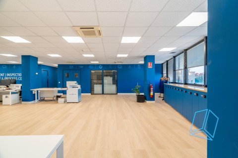 Купить офис в Сантс-Монтжуик, Барселона, Испания студия, 806м², № 2187 - фото 2