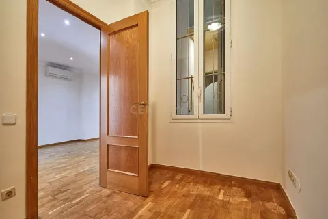 Apartamento de 5 dormitorios en venta en Barcelona, Cataluña, Spain № 6878 - foto 20