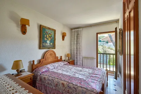 Сasa de 6 dormitorios en venta en Sant Fost de Campsentelles, Barcelona, Cataluña, Spain № 6873 - foto 16