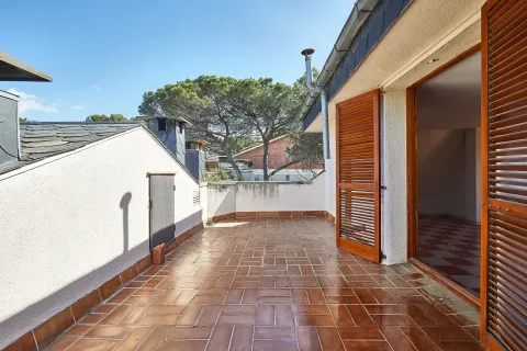 Сasa de 6 dormitorios en venta en Sant Fost de Campsentelles, Barcelona, Cataluña, Spain № 6873 - foto 5