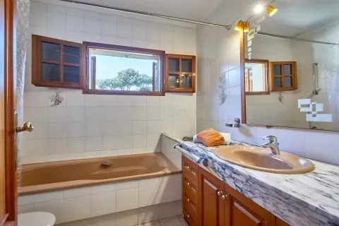 Сasa de 6 dormitorios en venta en Sant Fost de Campsentelles, Barcelona, Cataluña, Spain № 6873 - foto 17