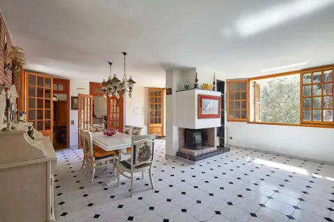 Сasa de 6 dormitorios en venta en Sant Fost de Campsentelles, Barcelona, Cataluña, Spain № 6873 - foto 26