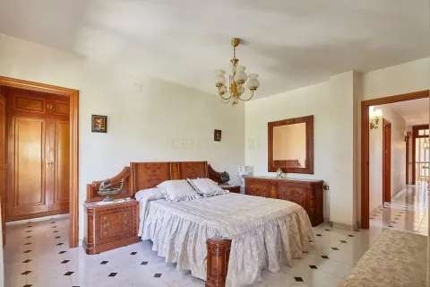 Сasa de 6 dormitorios en venta en Sant Fost de Campsentelles, Barcelona, Cataluña, Spain № 6873 - foto 13
