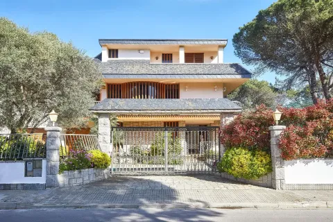 Сasa de 6 dormitorios en venta en Sant Fost de Campsentelles, Barcelona, Cataluña, Spain № 6873 - foto 2