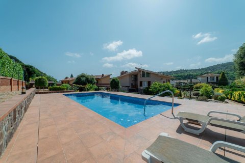 Купить дом в Аренис де Мунт, Испания с 5 комнат, № 1463 - фото 2