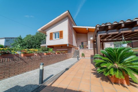 Дом с 4 спальнями в Аренисе де Мунте, Барселона, Каталония, Испания № 1463