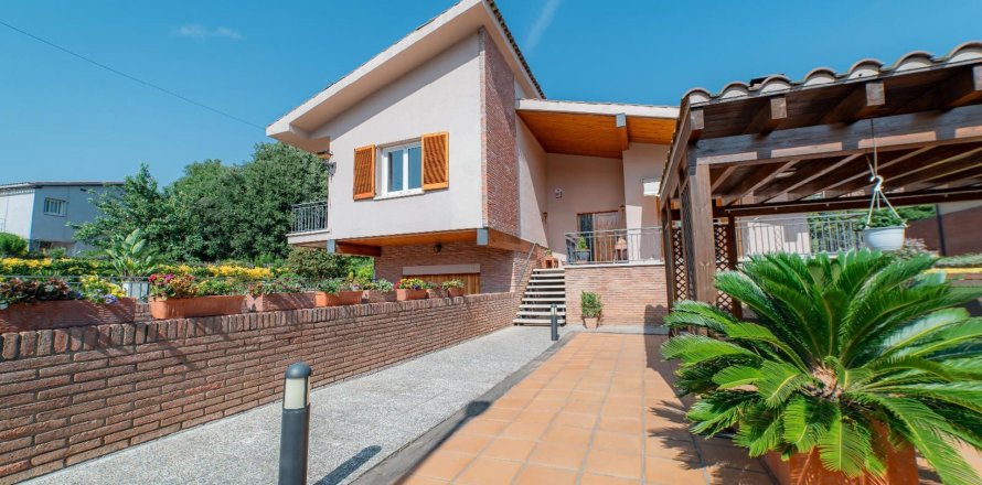 Дом с 4 спальнями в Аренисе де Мунте, Барселона, Каталония, Испания № 1463