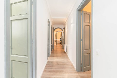 Снять в аренду квартиру в Барселона, Испания с 4 спальни, 137м², № 7122 - фото 7