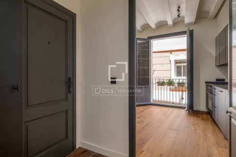 2 bedrooms apartment for sale in Barcelona, Catalonia, Spain № 7118 - photo 4