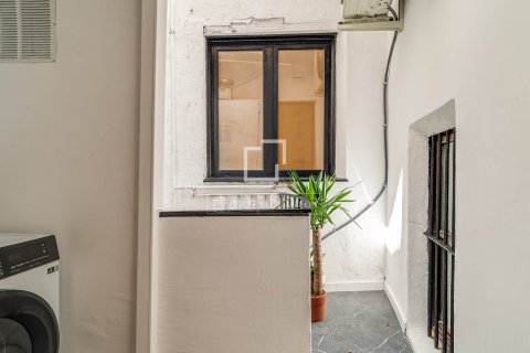 2 bedrooms apartment for sale in Barcelona, Catalonia, Spain № 7118 - photo 11