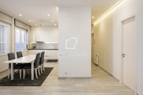 Купить квартиру в Барселона, Испания с 3 спальни, 138м², № 7124 - фото 3