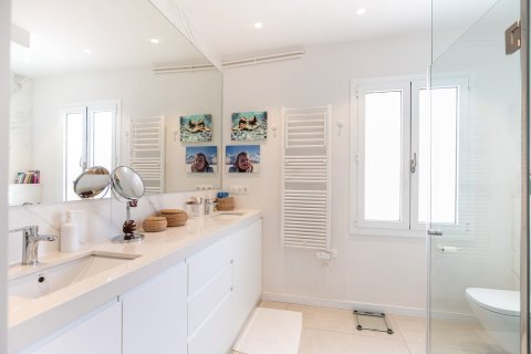 Купить квартиру в Барселона, Испания с 5 комнат, № 1514 - фото 17