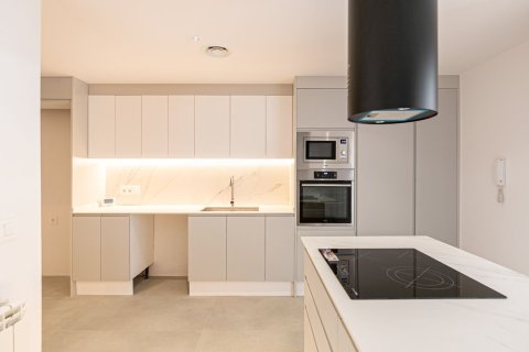 Купить квартиру в Барселона, Испания с 6 комнат, № 1509 - фото 11