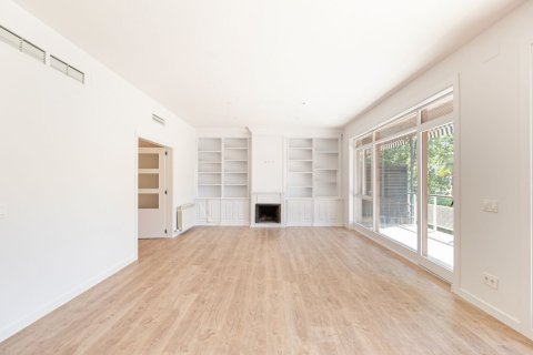 Купить квартиру в Барселона, Испания с 6 комнат, № 1509 - фото 4