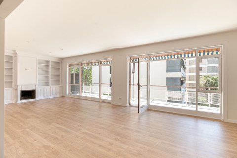 Квартира с 5 спальнями в Барселоне, Каталония, Испания № 1509