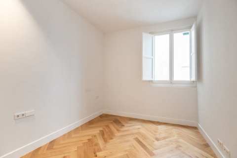 Купить квартиру в Барселона, Испания с 4 комнаты, № 1510 - фото 17