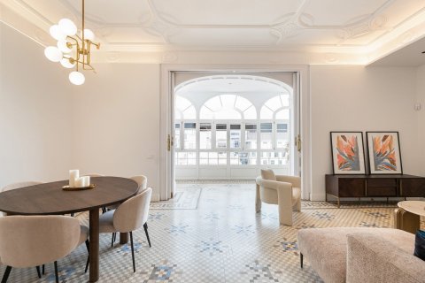 Купить квартиру в Барселона, Испания с 4 комнаты, № 1510 - фото 2