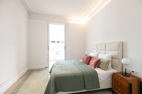 Купить квартиру в Барселона, Испания с 4 комнаты, № 1510 - фото 12