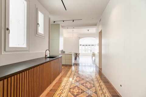 Купить квартиру в Барселона, Испания с 4 комнаты, № 1510 - фото 10