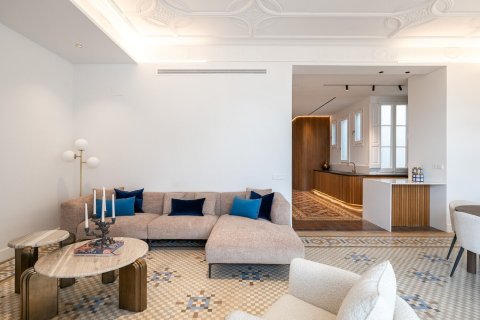 Купить квартиру в Барселона, Испания с 4 комнаты, № 1510 - фото 5