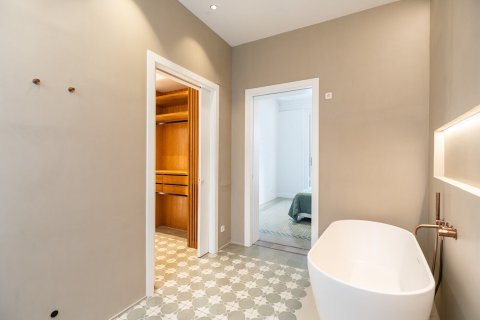 Купить квартиру в Барселона, Испания с 4 комнаты, № 1510 - фото 16