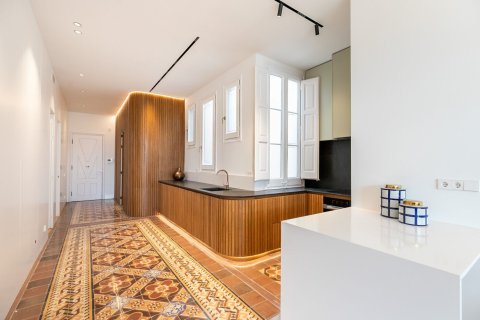 Купить квартиру в Барселона, Испания с 4 комнаты, № 1510 - фото 9