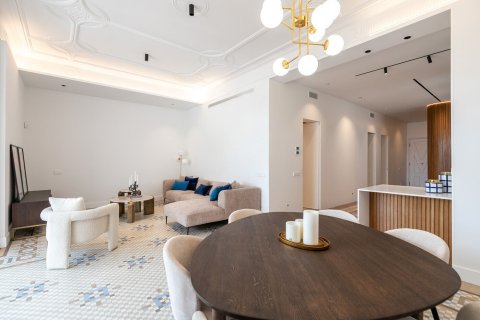 Купить квартиру в Барселона, Испания с 4 комнаты, № 1510 - фото 7