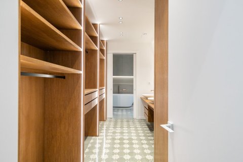 Купить квартиру в Барселона, Испания с 4 комнаты, № 1510 - фото 15