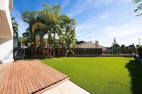 Купить дом в Кастельдефельс, Испания с 7 комнат, 407м², № 1513 - фото 5