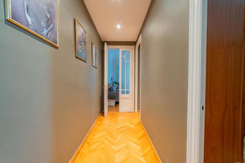 Купить квартиру в Барселона, Испания с 7 комнат, 179м², № 1577 - фото 2