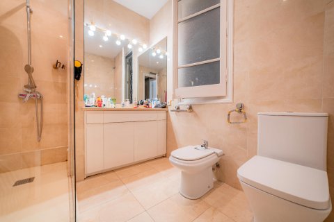 Купить квартиру в Барселона, Испания с 7 комнат, 179м², № 1577 - фото 8