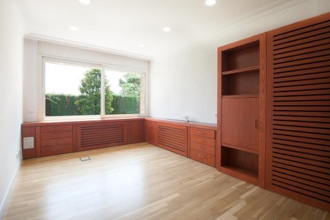 Снять в аренду дом в Барселона, Испания с 8 комнат, № 1574 - фото 8