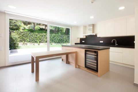 Снять в аренду дом в Барселона, Испания с 8 комнат, № 1574 - фото 5