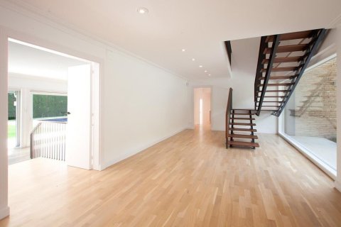 Снять в аренду дом в Барселона, Испания с 8 комнат, № 1574 - фото 14