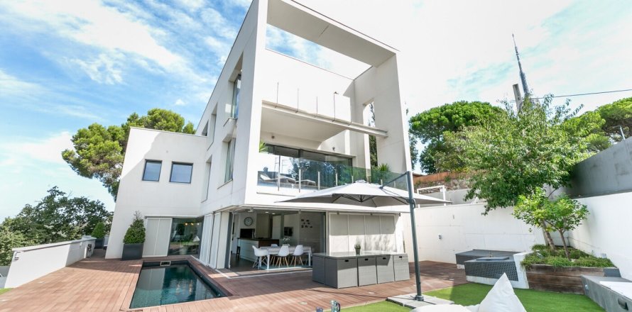 Дом с 10 спальнями в Барселоне, Каталония, Испания № 1572