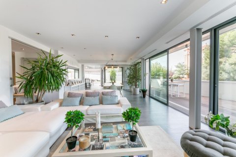 Снять в аренду дом в Барселона, Испания с 11 комнат, № 1572 - фото 4