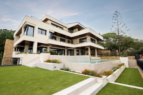 Снять в аренду дом в Барселона, Испания с 6 комнат, № 1575 - фото 12