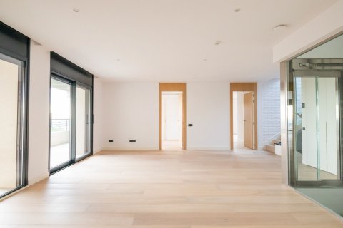 Снять в аренду дом в Барселона, Испания с 6 комнат, № 1575 - фото 4