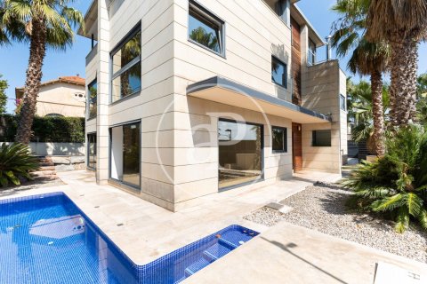 Дом с 4 спальнями в Сан-Кугат-дель-Вальесе, Барселона, Каталония, Испания № 2430