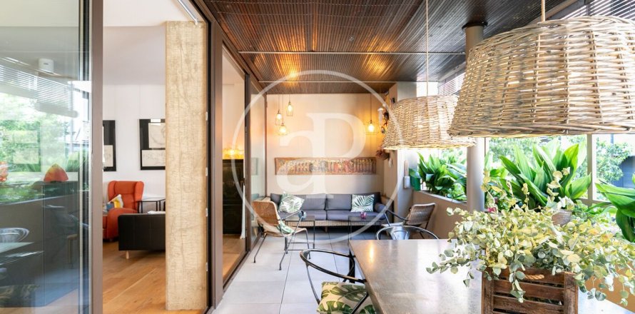 Таунхаус с 4 спальнями в Грасие, Барселона, Каталония, Испания № 2432