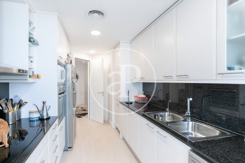 Купить квартиру в Сан-Марти, Барселона, Испания с 4 спальни, 175м², № 2434 - фото 12